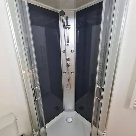 Apartment Cote D'azur 450m De La Plage, Piscine Privee, Climatisation Antibes